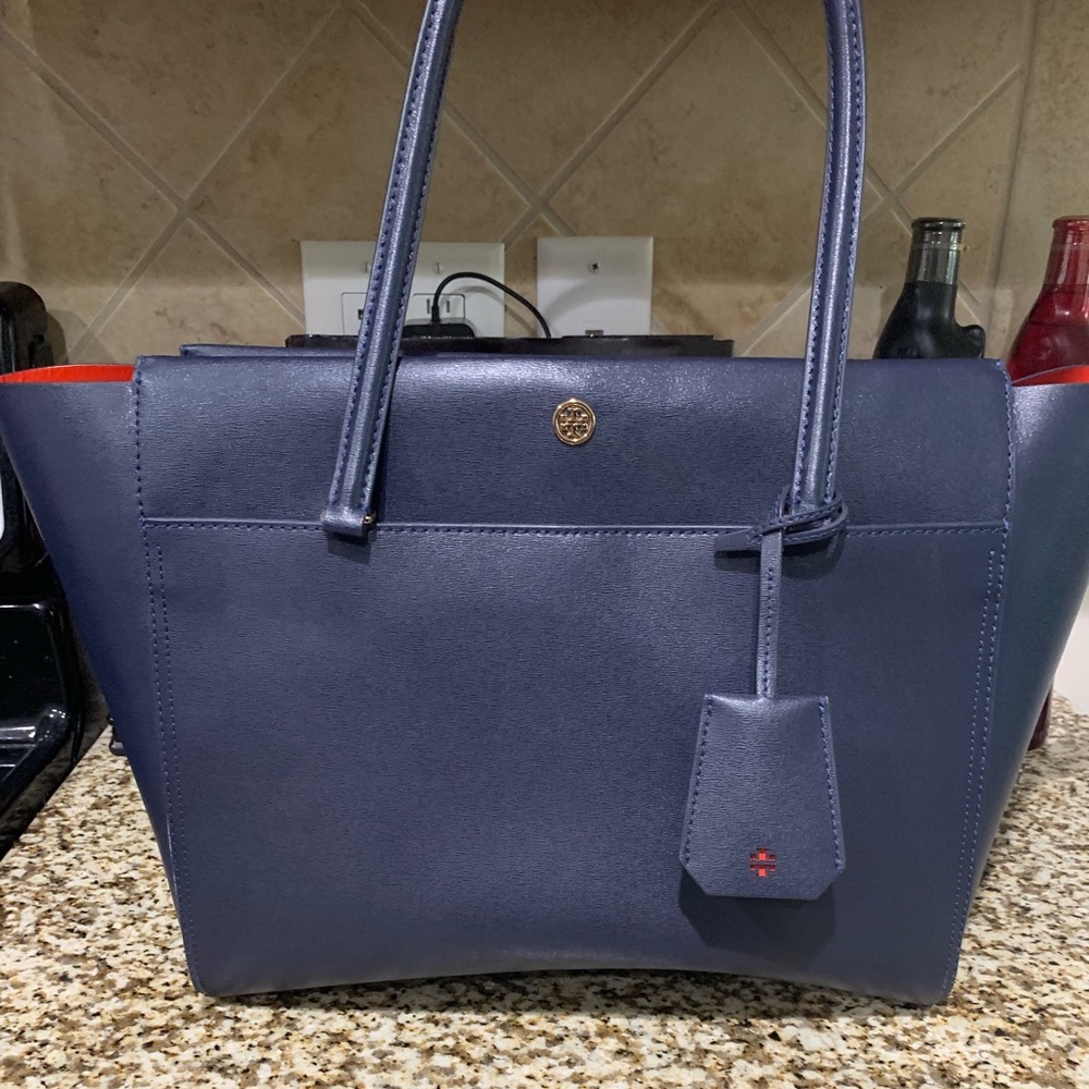 MAKE AN OFFER!!! Navy blue Tory Burch tote.